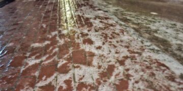 Zagrożenie na lubuskich drogach. Marznący deszcz paraliżuje ruch