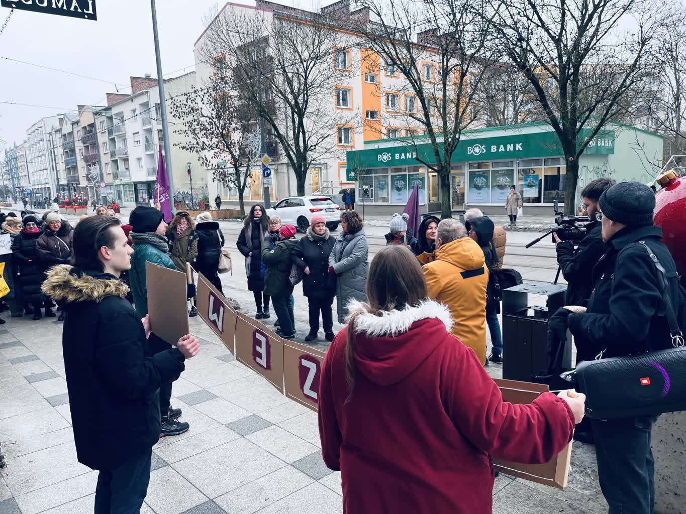 Protest pracowników oświaty pod Urzędem Miasta