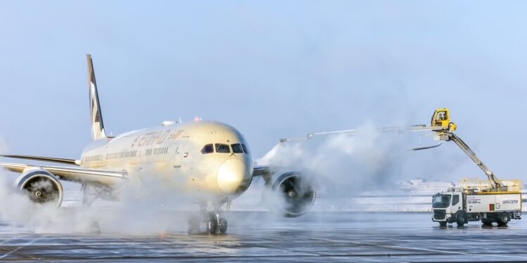 Lotnisko Chopina: samoloty PLL LOT z Bukaresztu i Stambułu przekierowane do Poznania