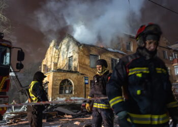 Rosjanie wysłali na Ukrainę około 250 dronów i rakiety, w tym Oresznika