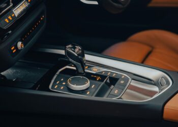 Awaria automatycznej skrzyni biegów: Remontować czy wymieniać? Matematyka, która nie kłamie