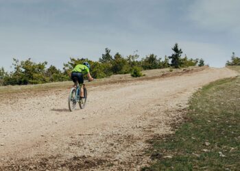 Najlepsze trasy gravelowe w Polsce – gdzie warto pojechać w tym sezonie?