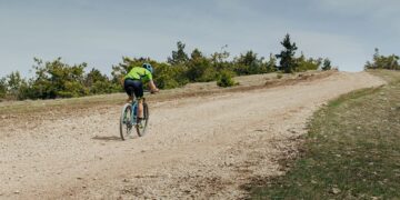 Najlepsze trasy gravelowe w Polsce – gdzie warto pojechać w tym sezonie?