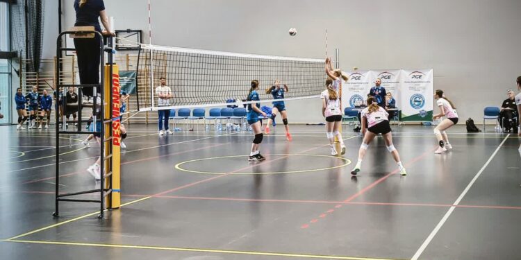 Jedno zwycięstwo i sporo doświadczenia młodych siatkarek Stilonu