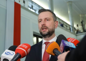 Szef MON po głosowaniu poprawek do ustawy o SAFE