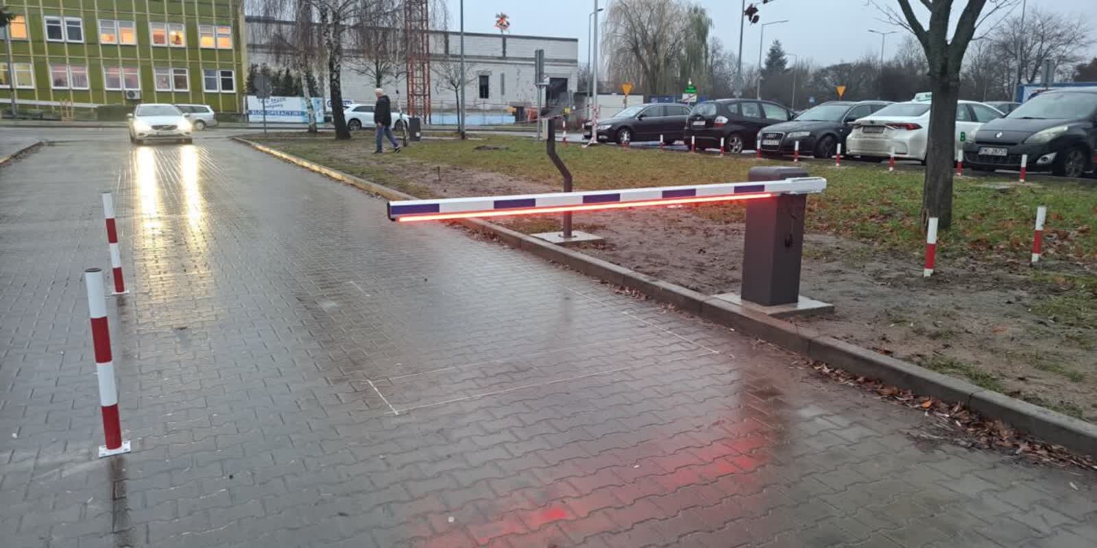 Dodatkowy parkometr i aplikacja – szpital chce usprawnić parkowanie