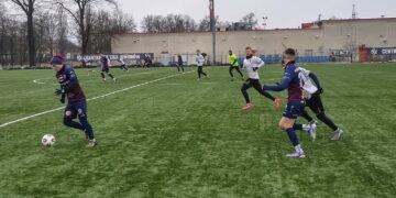 Warta musi zacząć wiosnę na bocznej płycie