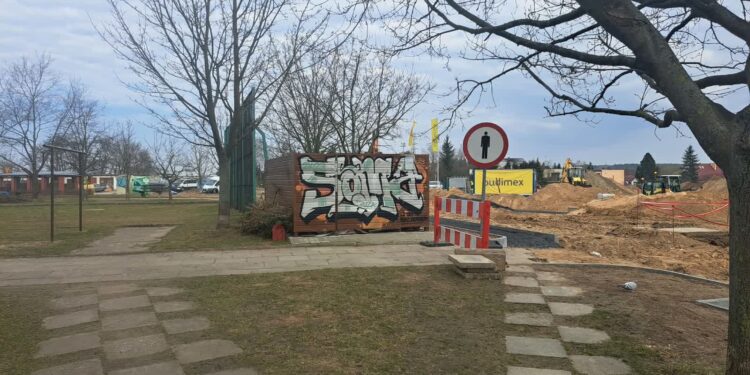 Tymczasowy parking na Piaskach poróżnił mieszkańców?