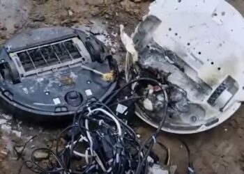 Robot sprzątający w śmieciach – pożar gotowy