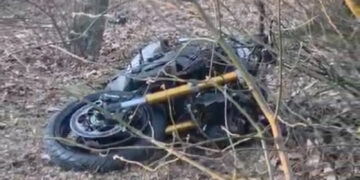 Zderzenie motocyklisty i osobówki na ul. Piłsudskiego