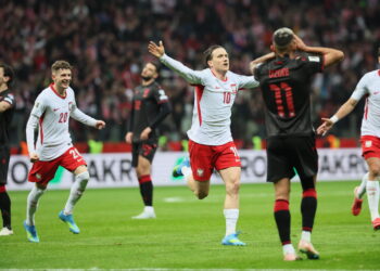 Piotr Zieliński (C) cieszy się z gola podczas barażowego meczu półfinałowego o awans do piłkarskich mistrzostw świata z Albanią. Fot. PAP/Leszek Szymański