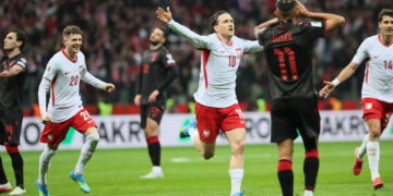 Piotr Zieliński (C) cieszy się z gola podczas barażowego meczu półfinałowego o awans do piłkarskich mistrzostw świata z Albanią. Fot. PAP/Leszek Szymański