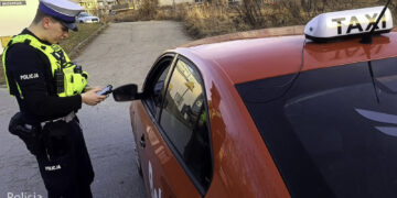 Taksówkarz z promilem alkoholu w organizmie. Zatrzymała go policja