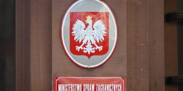 Dodatkowa infolinia dla Polaków, którzy utknęli na Bliskim Wschodzie. Komunikat MSZ