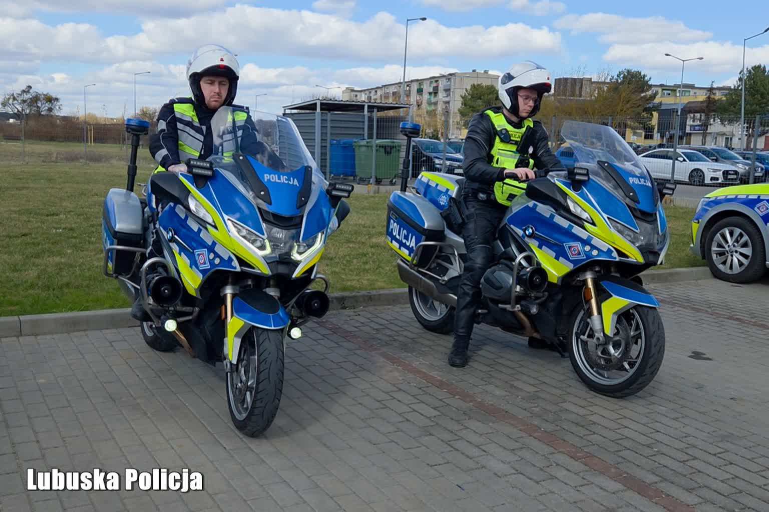 Policjanci na motocyklach