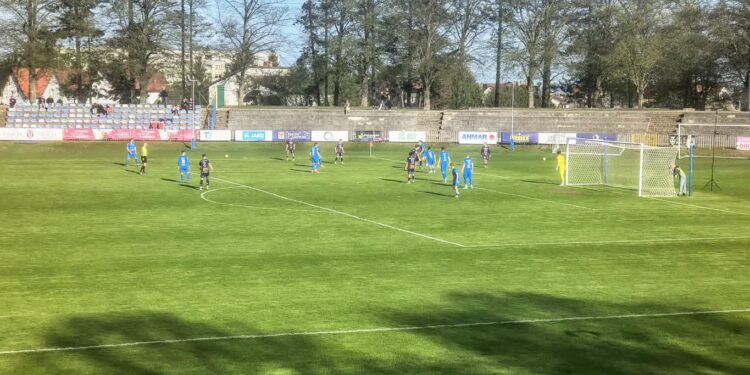 Warta przegrała na finiszu