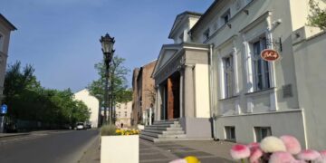 Rodzinna majówka w teatrze. „Karmelek” i „Pan Twardowski” za darmo