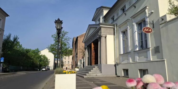 Rodzinna majówka w teatrze. „Karmelek” i „Pan Twardowski” za darmo