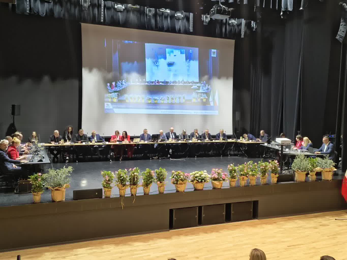 Radni zajmowali się dziś głównie… sobą