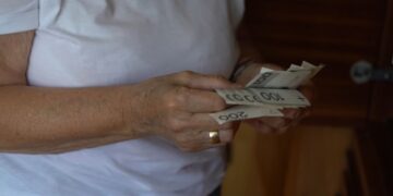 Gorzowianka brała kredyt za kredytem i przekazywała pieniądze oszustom