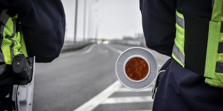 Miał 2,5 promila. Uderzył autem w bariery na S3