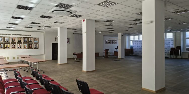 Są nowe pęknięcia. Remont będzie trwał dłużej
