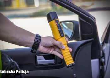 Pijani, bez uprawnień, z zakazami. Policja informuje o zatrzymanych podczas weekendu