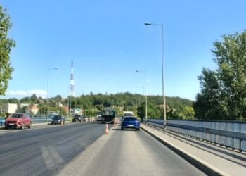 Na trasie nadwarciańskiej kierowcy wciąż w korkach