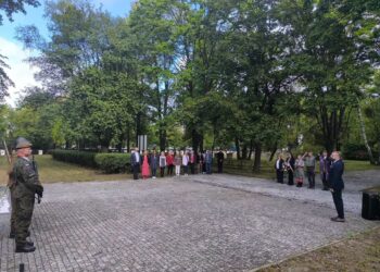 Na cmentarzu wojskowym oddano hołd ofiarom II wojny światowej