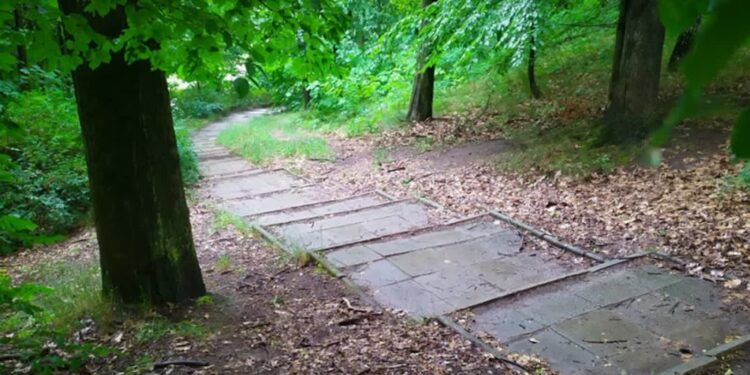 Nowe oświetlenie w Parku Słowiańskim