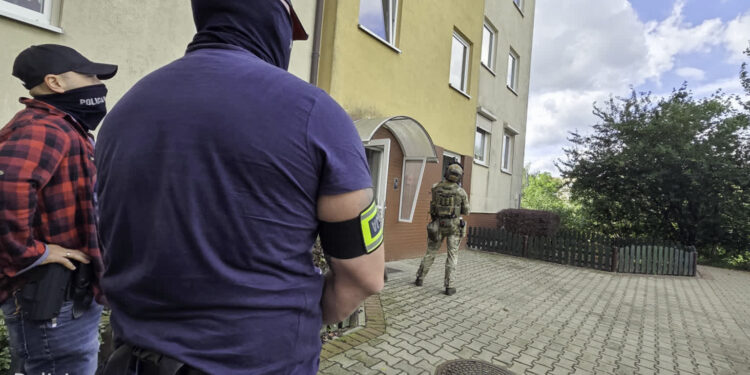 Poszukiwany 38 – latek w rękach policji [Film]