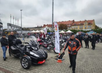 Motocykliści już gotowi na paradę