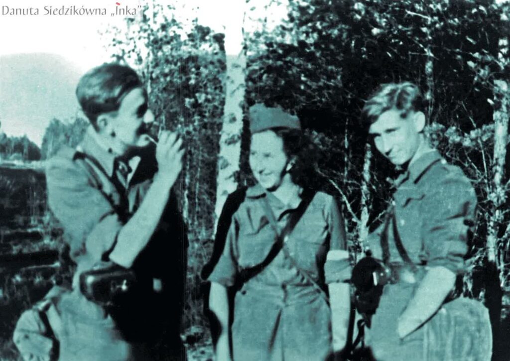 fot. IPN/na zdjęciu M. Odyn - Jankowski "Marek", D. Siedzikówna "Inka" oraz B. Obuchowski "Zbyszek"