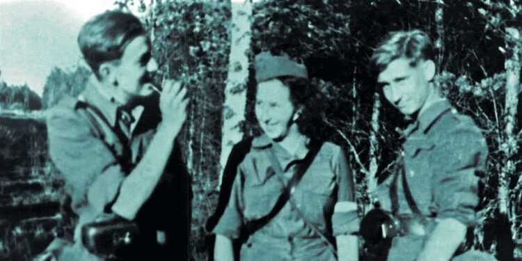 fot. IPN/na zdjęciu M. Odyn - Jankowski "Marek", D. Siedzikówna "Inka" oraz B. Obuchowski "Zbyszek"