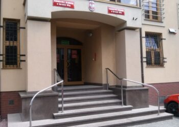 Zadał partnerce 14. ciosów nożem. Słyszał głosy