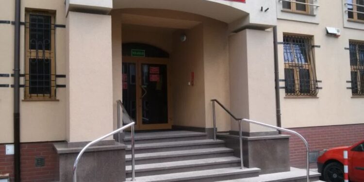 Zadał partnerce 14. ciosów nożem. Słyszał głosy